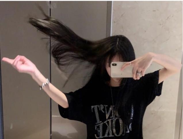 鞠婧祎的头发是怎么养护的？以前她头发不多啊，现在简直发量惊人！有人知道她的防脱发方法吗？