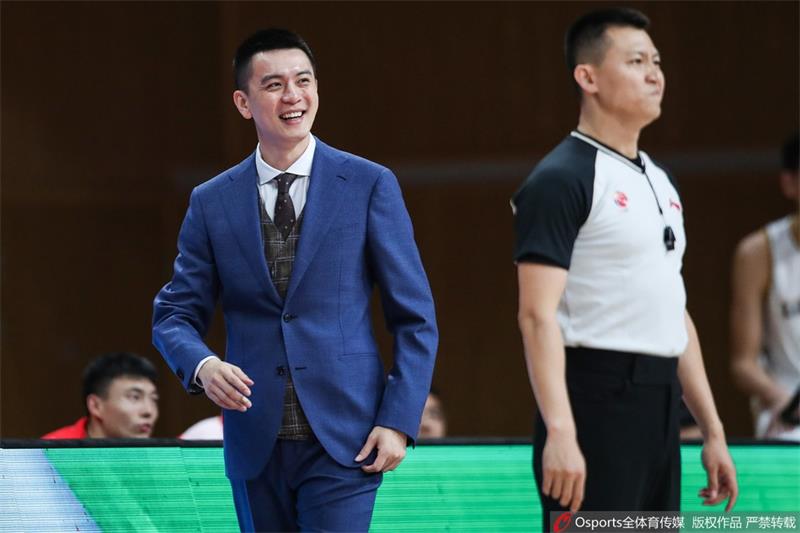 杨鸣：希望我的发际线慢点后移当主教练累脑