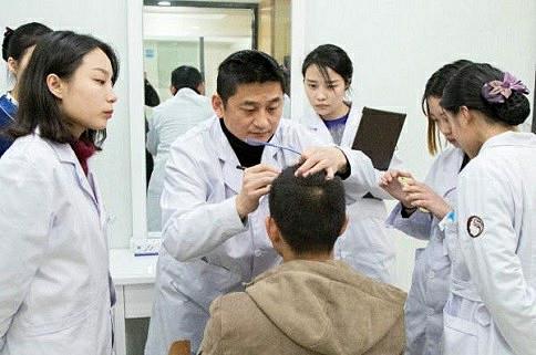 脱发了自己植发吗