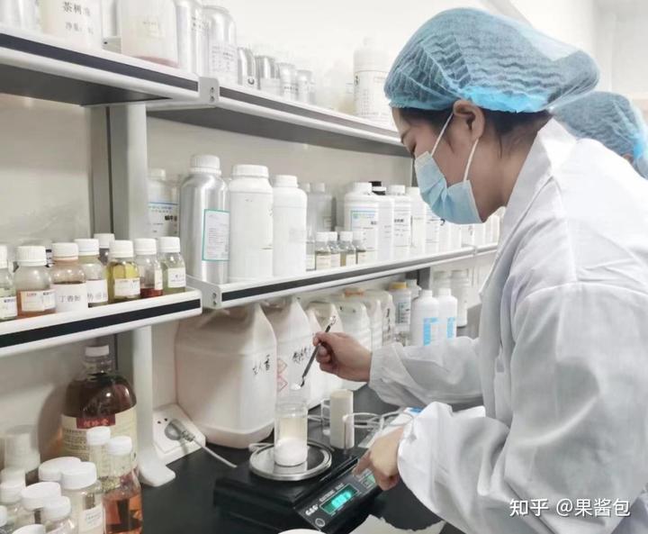 怎么有效缓解掉发速度？有没有内行人用了就打死不换的洗发水？